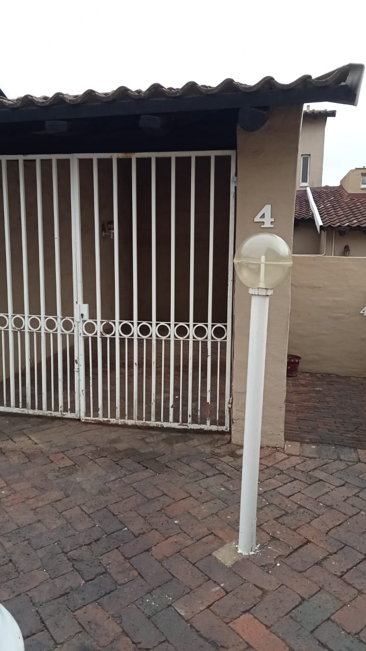 3 Bedroom Property for Sale in Weltevreden Park Gauteng