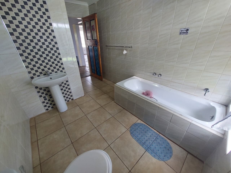 4 Bedroom Property for Sale in Middelvlei A H Gauteng