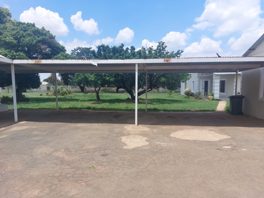 4 Bedroom Property for Sale in Middelvlei A H Gauteng