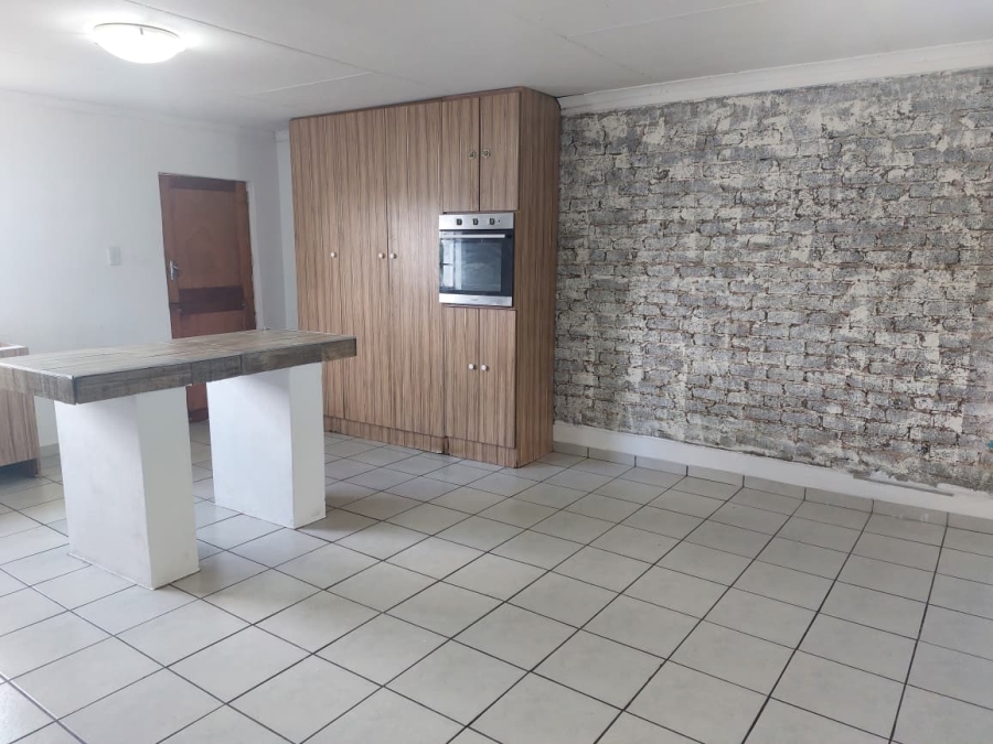 4 Bedroom Property for Sale in Middelvlei A H Gauteng