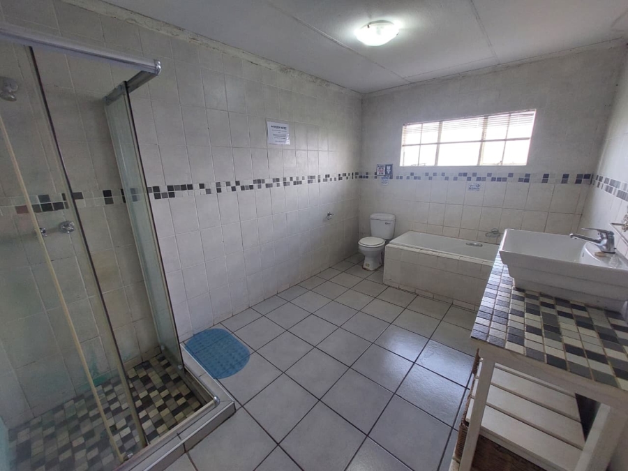 4 Bedroom Property for Sale in Middelvlei A H Gauteng