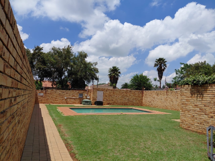 2 Bedroom Property for Sale in Randpoort Gauteng