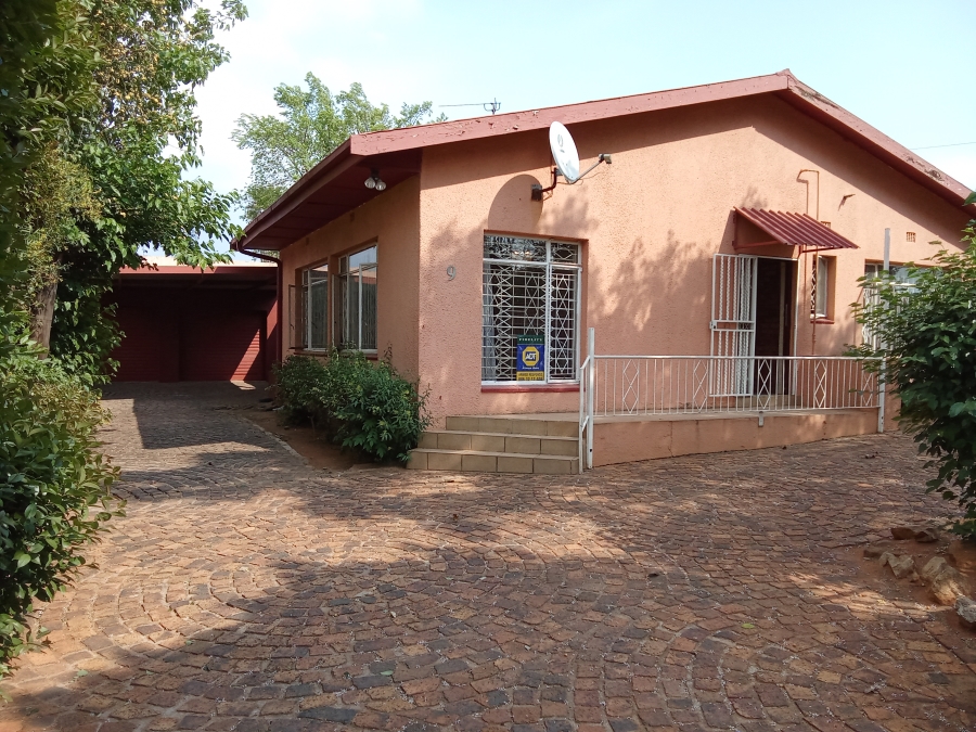 4 Bedroom Property for Sale in Witpoortjie Gauteng