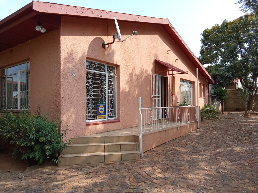 4 Bedroom Property for Sale in Witpoortjie Gauteng