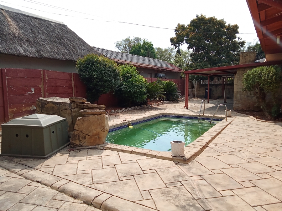 4 Bedroom Property for Sale in Witpoortjie Gauteng