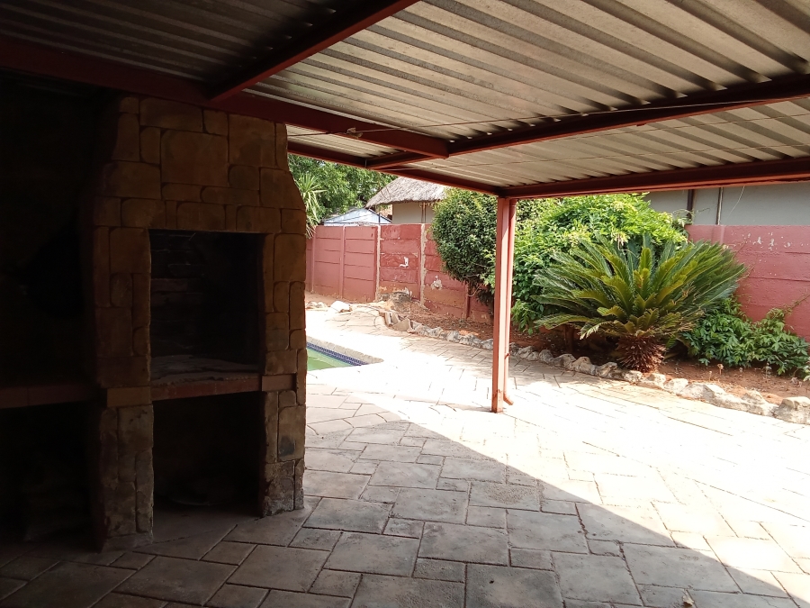 4 Bedroom Property for Sale in Witpoortjie Gauteng