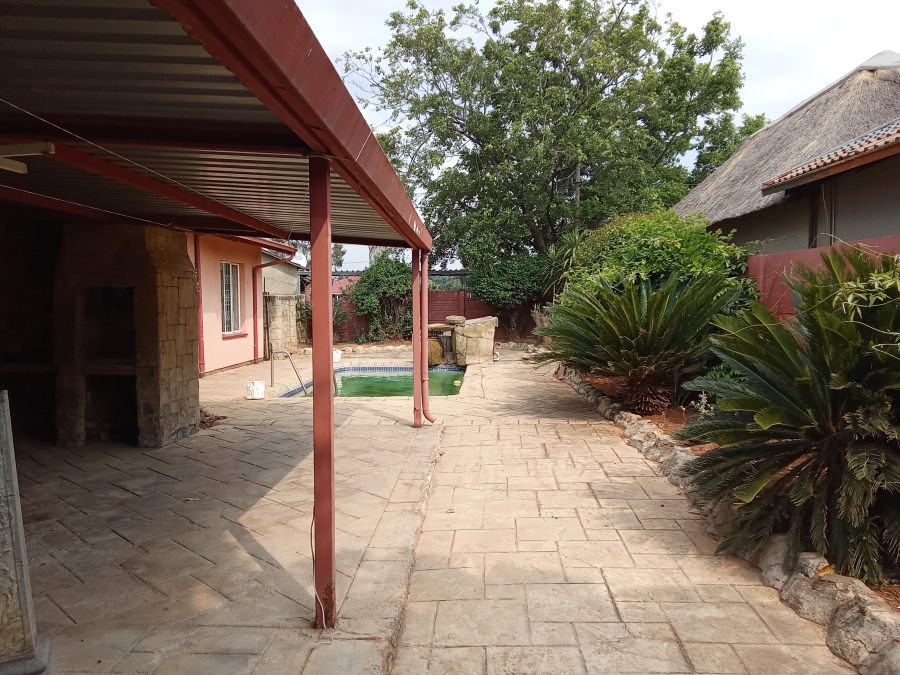 4 Bedroom Property for Sale in Witpoortjie Gauteng