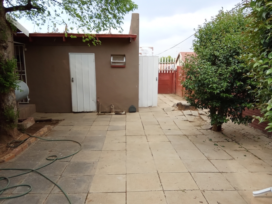 4 Bedroom Property for Sale in Witpoortjie Gauteng