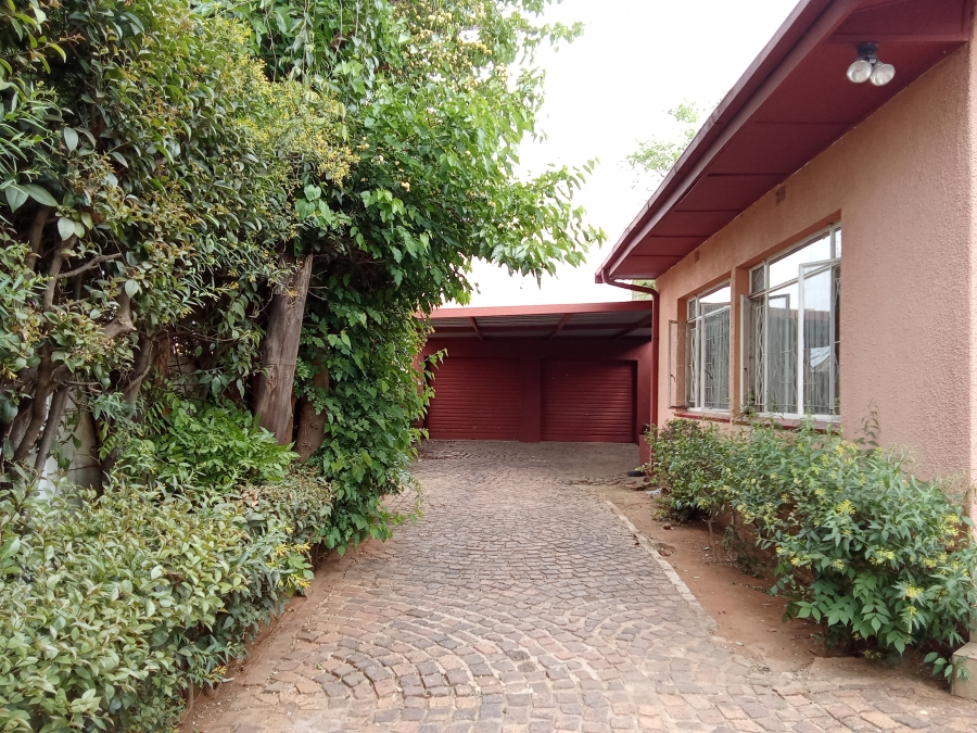 4 Bedroom Property for Sale in Witpoortjie Gauteng