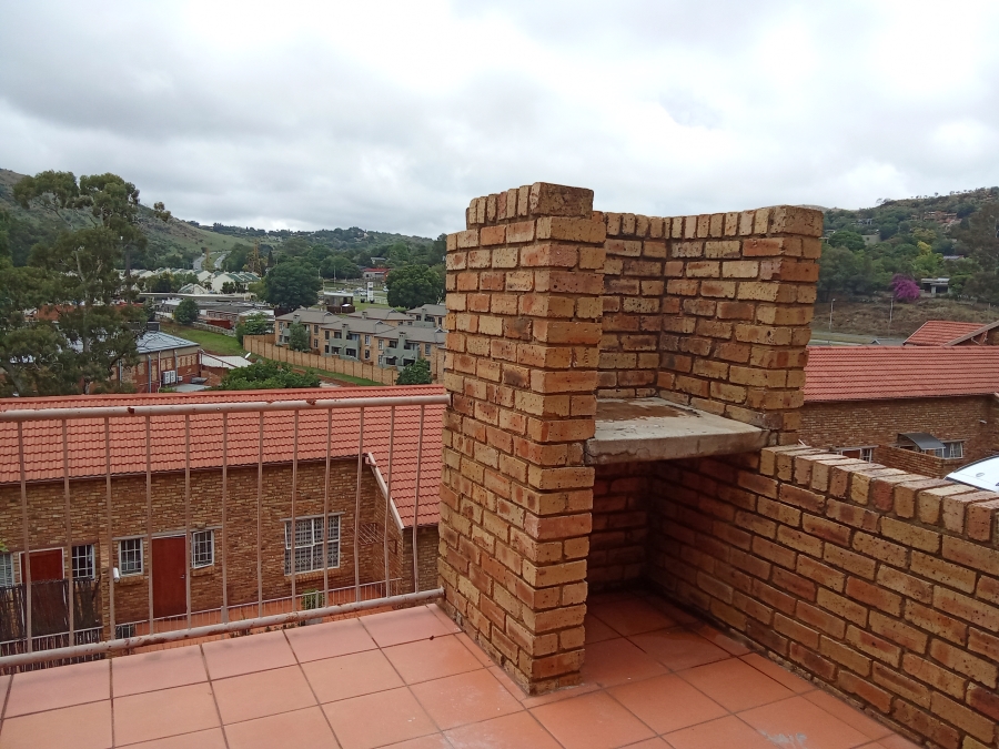 2 Bedroom Property for Sale in Helderkruin Gauteng