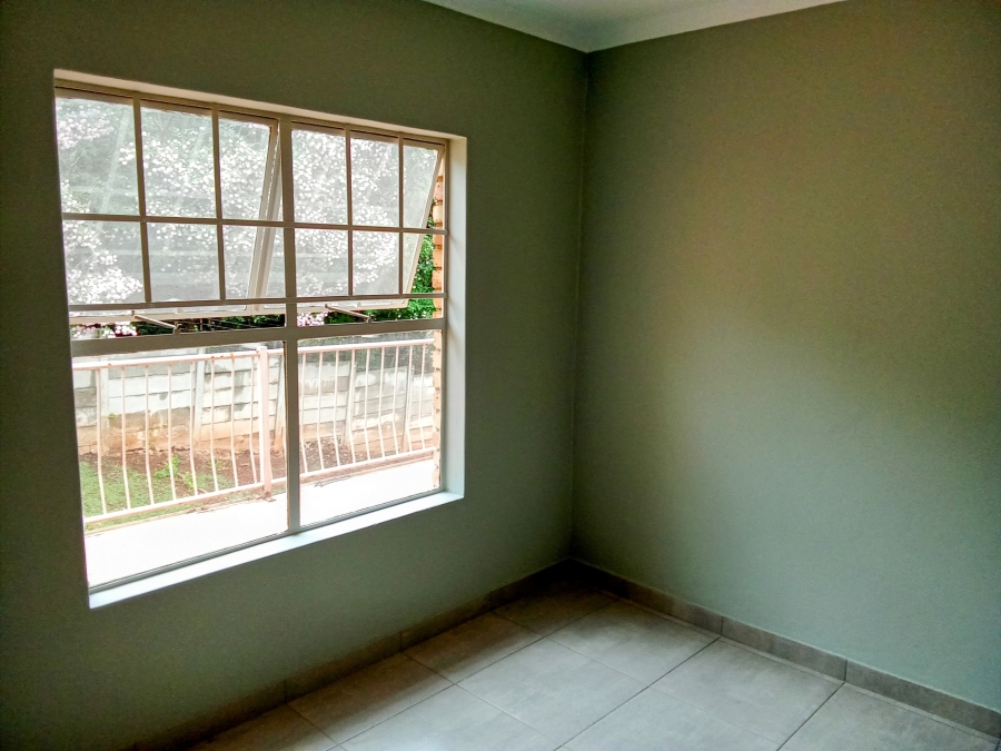 2 Bedroom Property for Sale in Helderkruin Gauteng