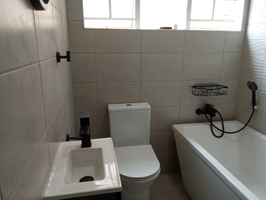 2 Bedroom Property for Sale in Helderkruin Gauteng
