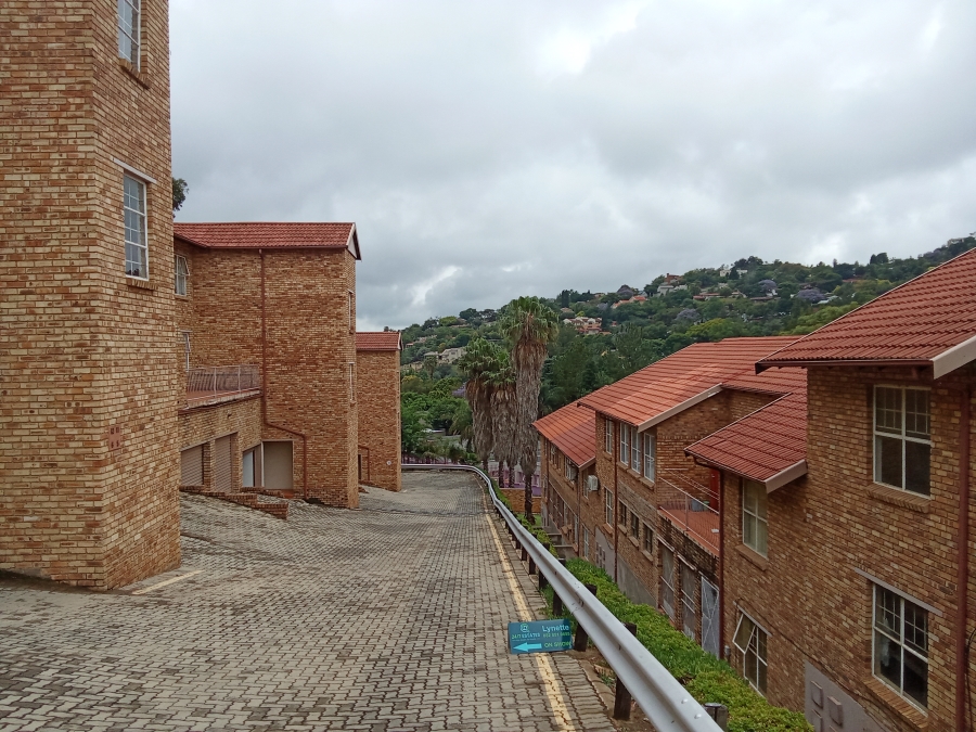 2 Bedroom Property for Sale in Helderkruin Gauteng