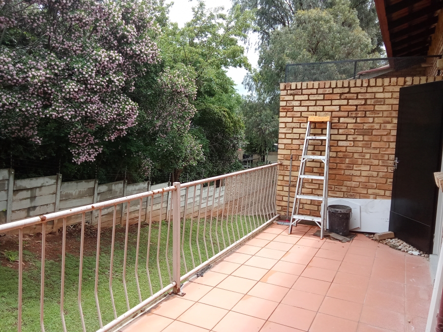 2 Bedroom Property for Sale in Helderkruin Gauteng