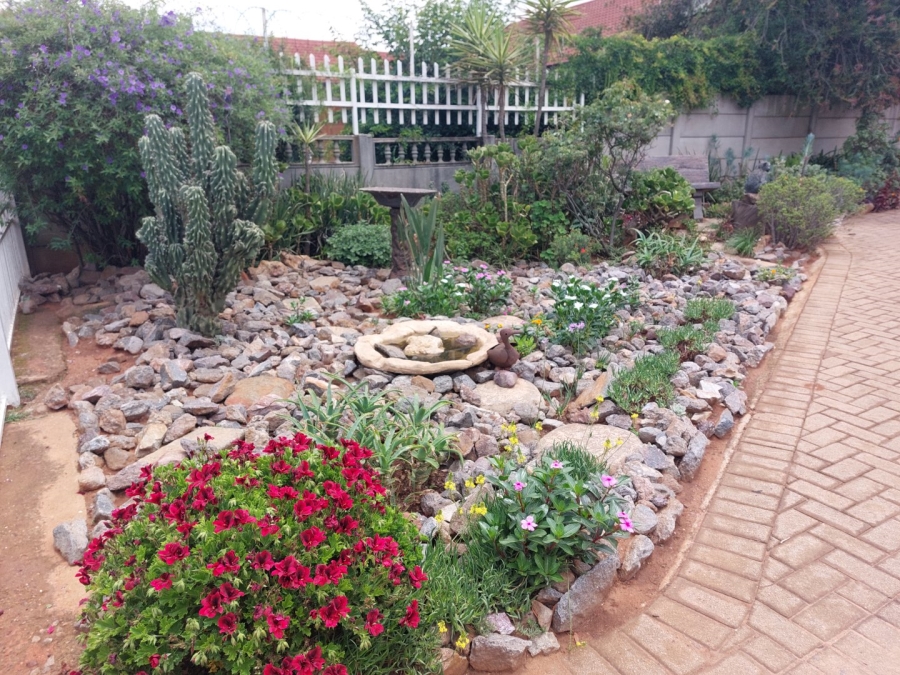 3 Bedroom Property for Sale in Helikonpark Gauteng