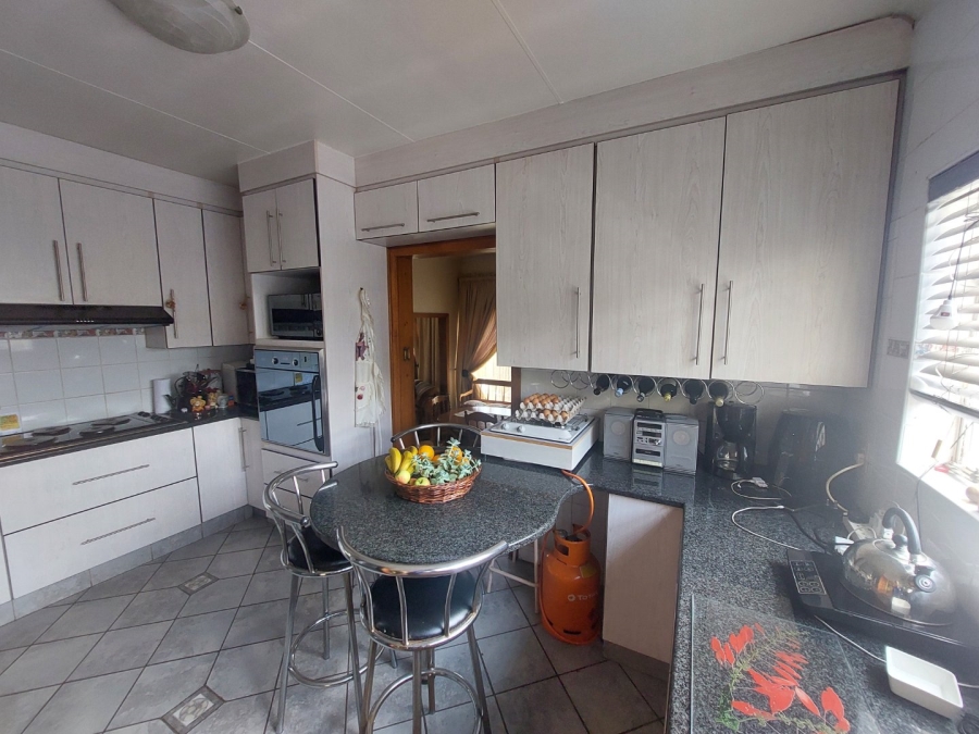 3 Bedroom Property for Sale in Helikonpark Gauteng