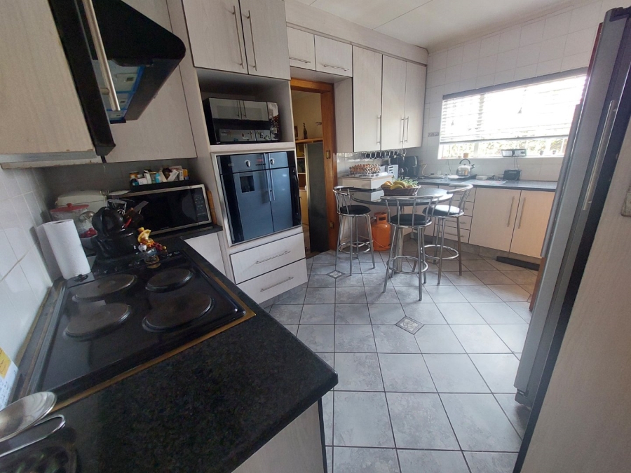 3 Bedroom Property for Sale in Helikonpark Gauteng