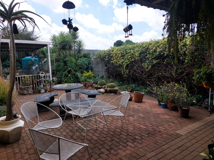 3 Bedroom Property for Sale in Helikonpark Gauteng