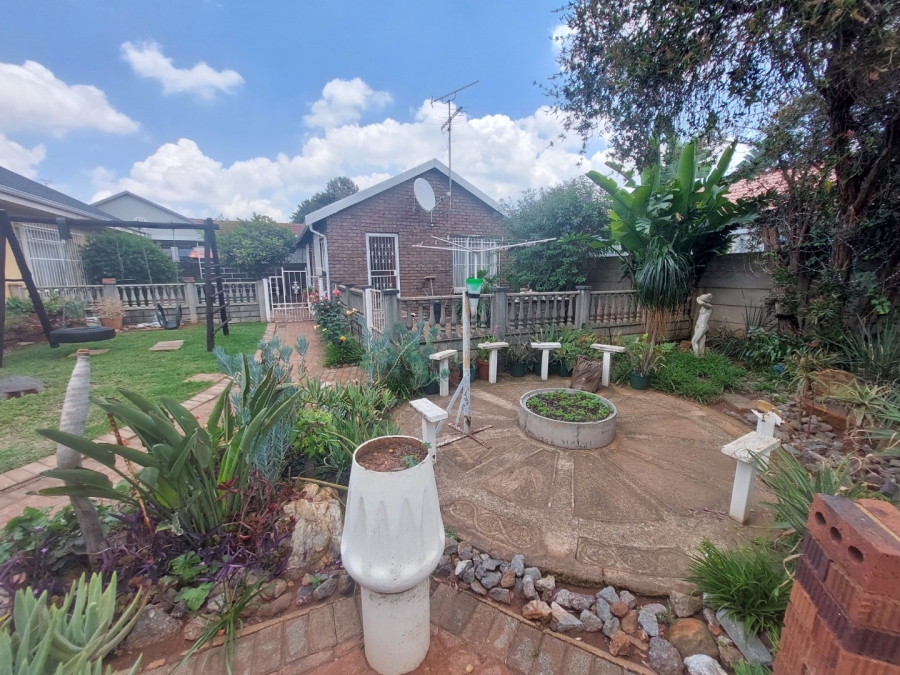 3 Bedroom Property for Sale in Helikonpark Gauteng