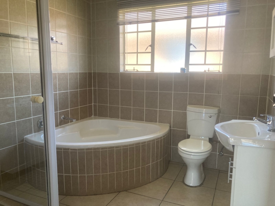 4 Bedroom Property for Sale in Willowbrook Gauteng