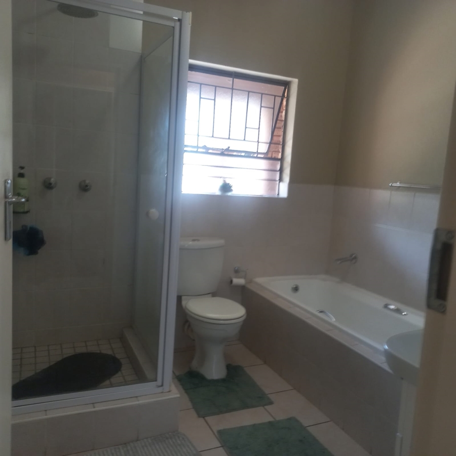 2 Bedroom Property for Sale in Willowbrook Gauteng
