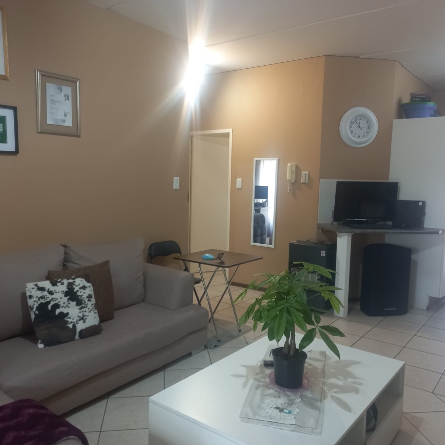 2 Bedroom Property for Sale in Willowbrook Gauteng