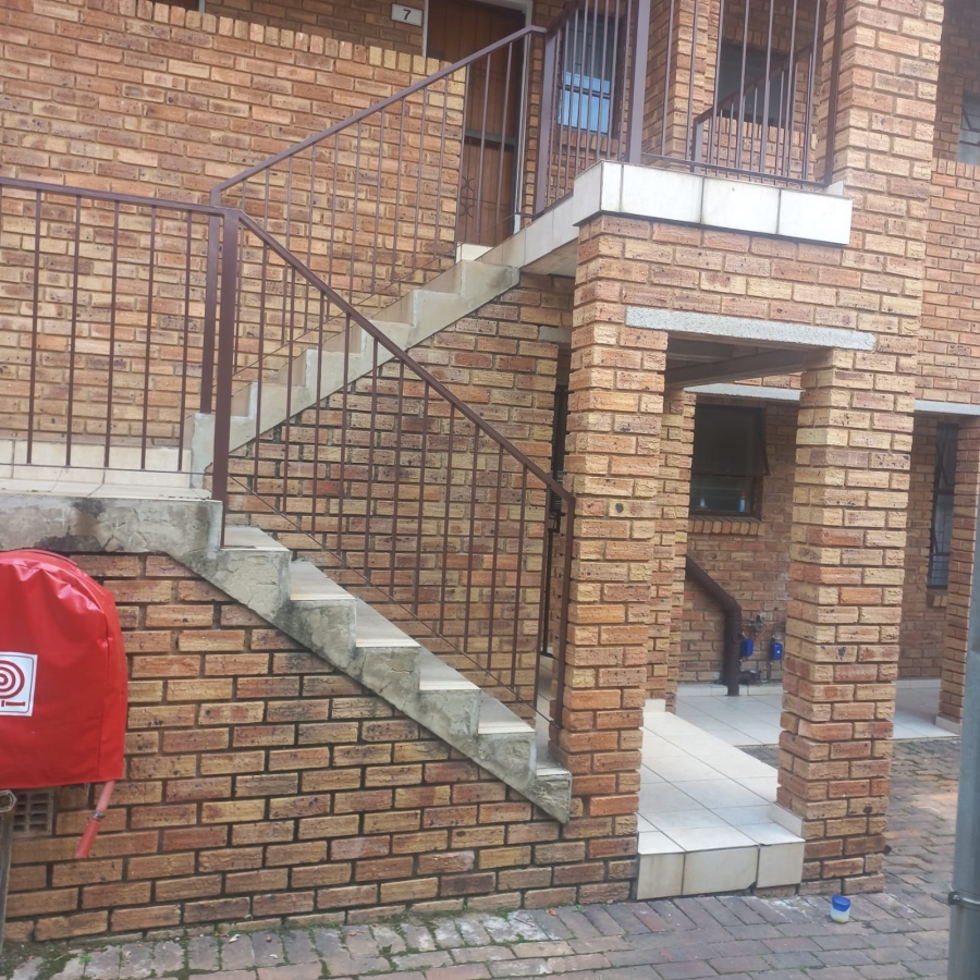 2 Bedroom Property for Sale in Willowbrook Gauteng