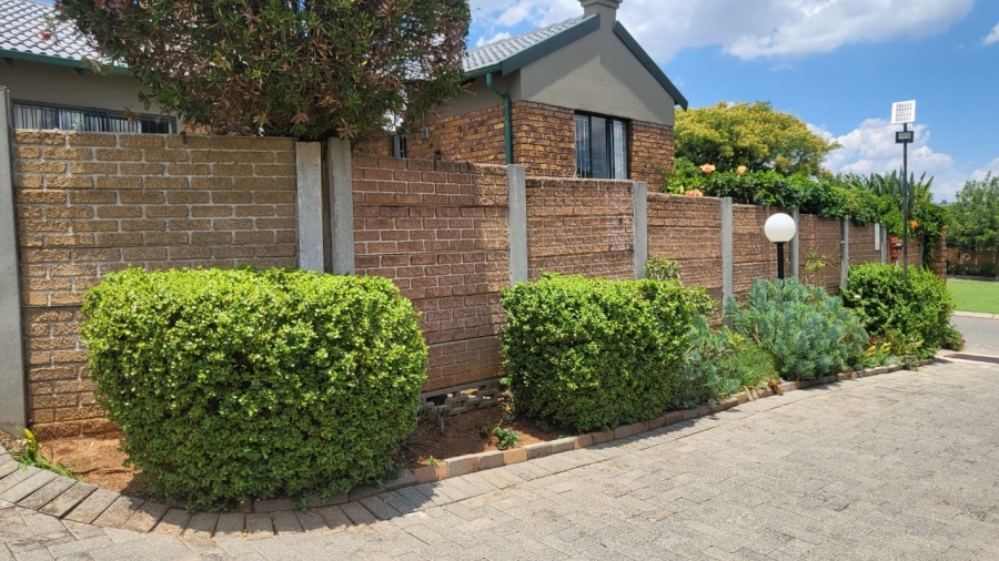 3 Bedroom Property for Sale in Honeydew Ridge Gauteng