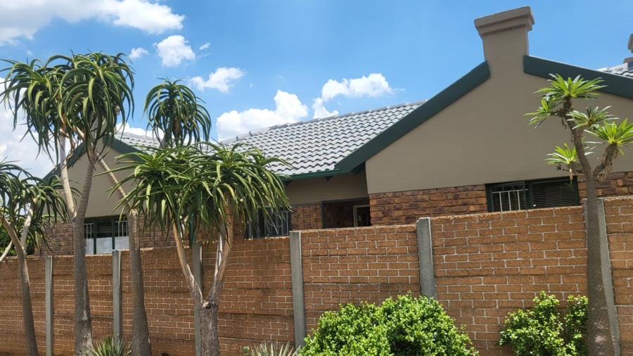 3 Bedroom Property for Sale in Honeydew Ridge Gauteng