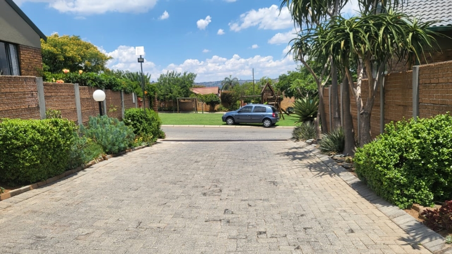 3 Bedroom Property for Sale in Honeydew Ridge Gauteng