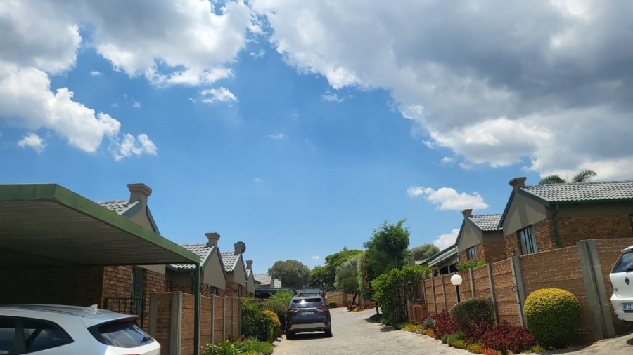 3 Bedroom Property for Sale in Honeydew Ridge Gauteng