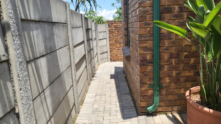 3 Bedroom Property for Sale in Honeydew Ridge Gauteng