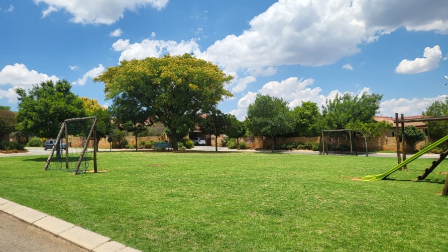3 Bedroom Property for Sale in Honeydew Ridge Gauteng