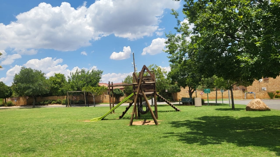 3 Bedroom Property for Sale in Honeydew Ridge Gauteng