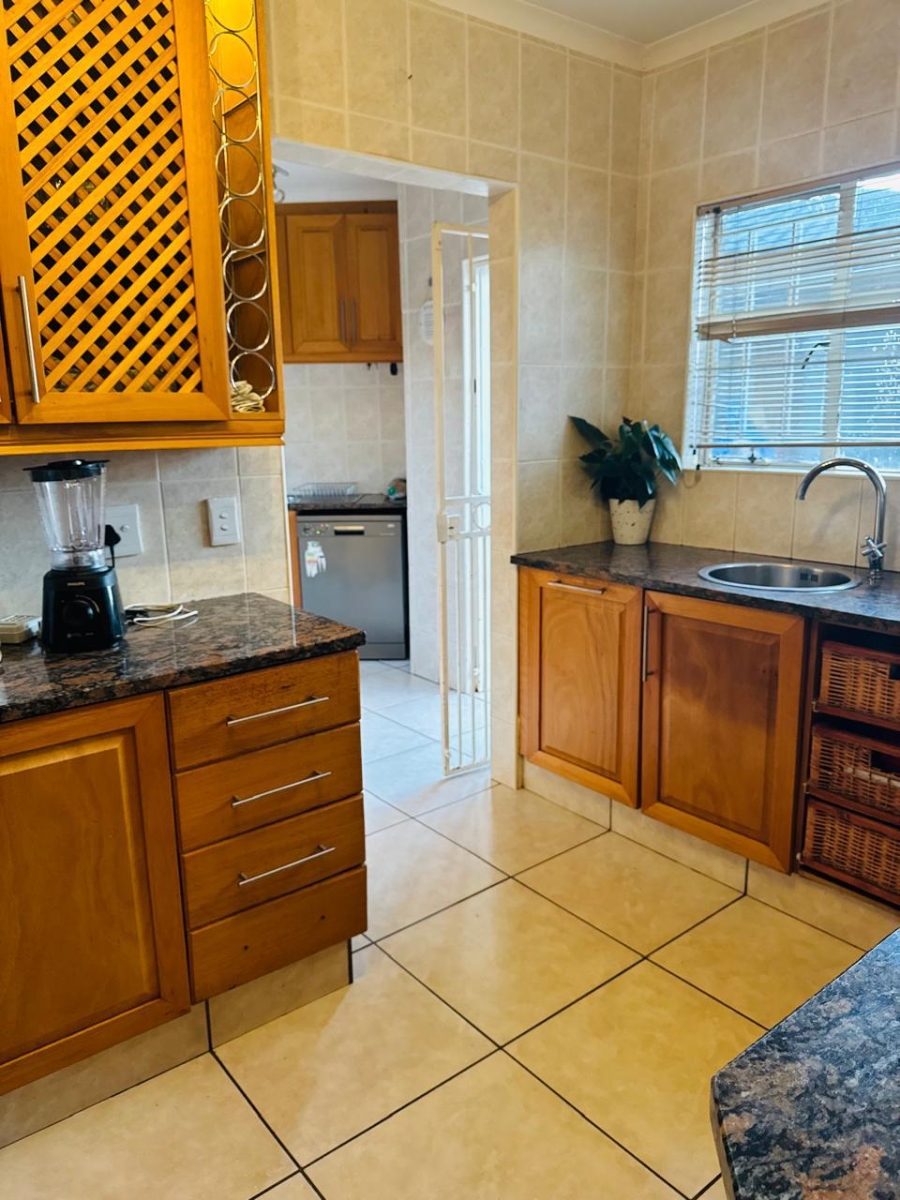 4 Bedroom Property for Sale in Robinpark Gauteng