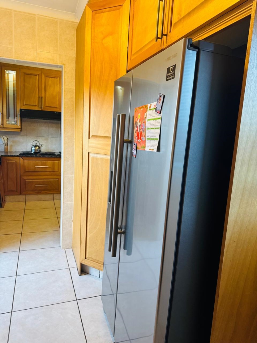 4 Bedroom Property for Sale in Robinpark Gauteng