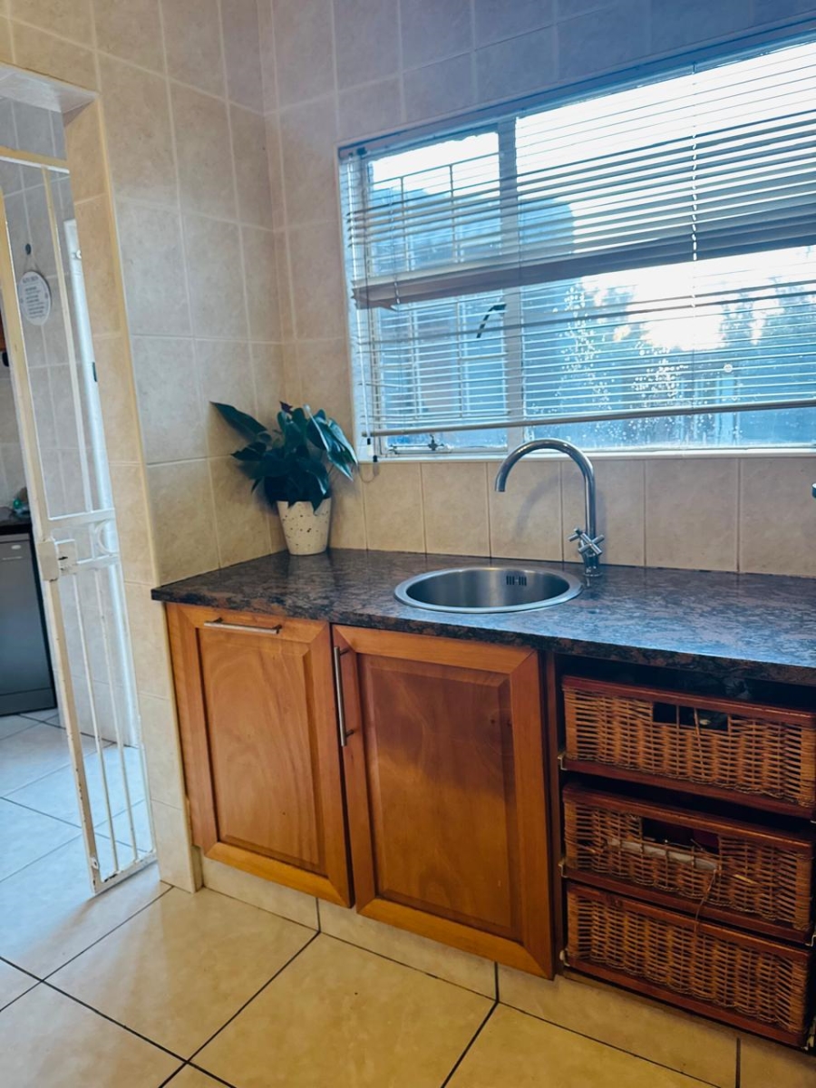 4 Bedroom Property for Sale in Robinpark Gauteng