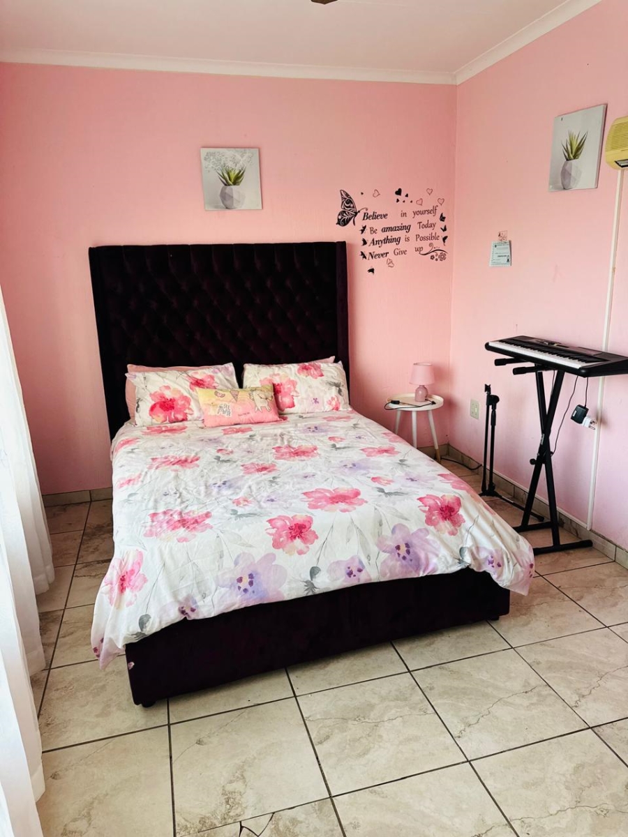 4 Bedroom Property for Sale in Robinpark Gauteng