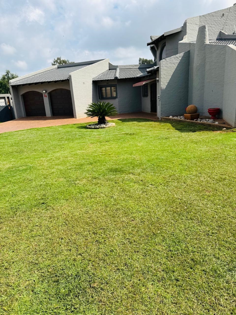 4 Bedroom Property for Sale in Robinpark Gauteng