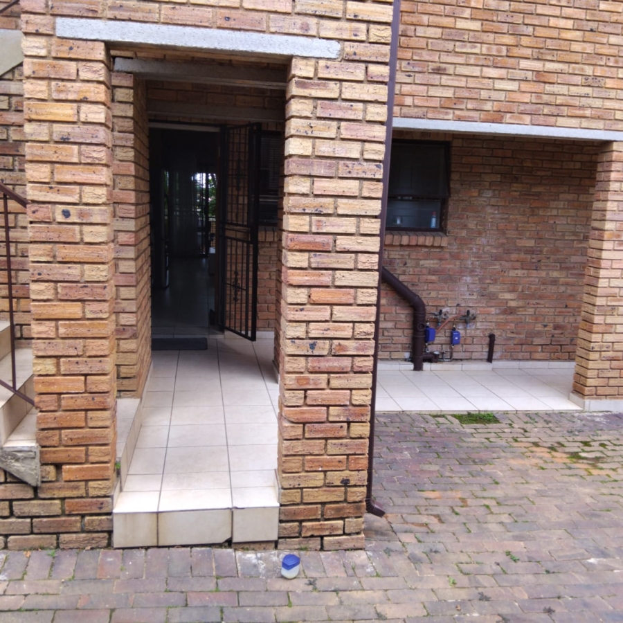 2 Bedroom Property for Sale in Willowbrook Gauteng