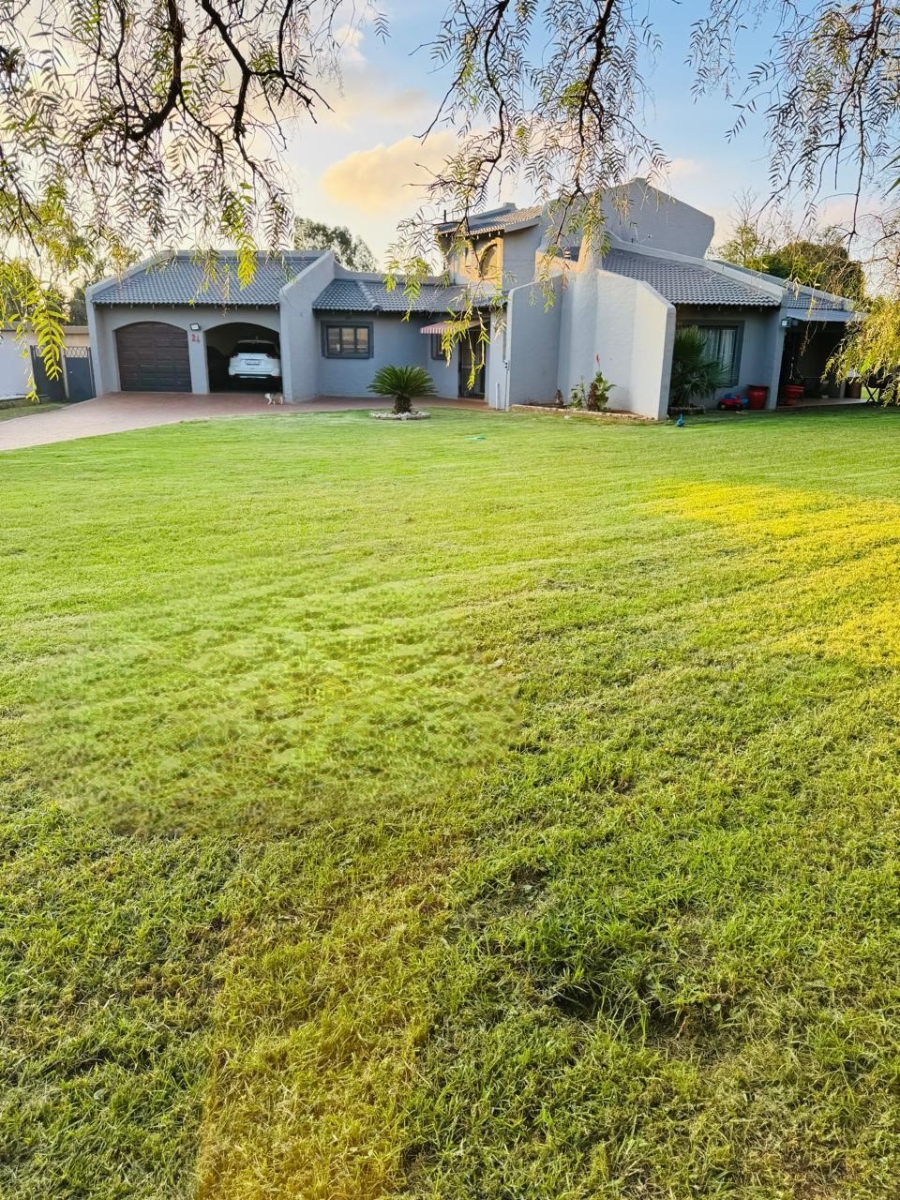 To Let 4 Bedroom Property for Rent in Robinpark Gauteng