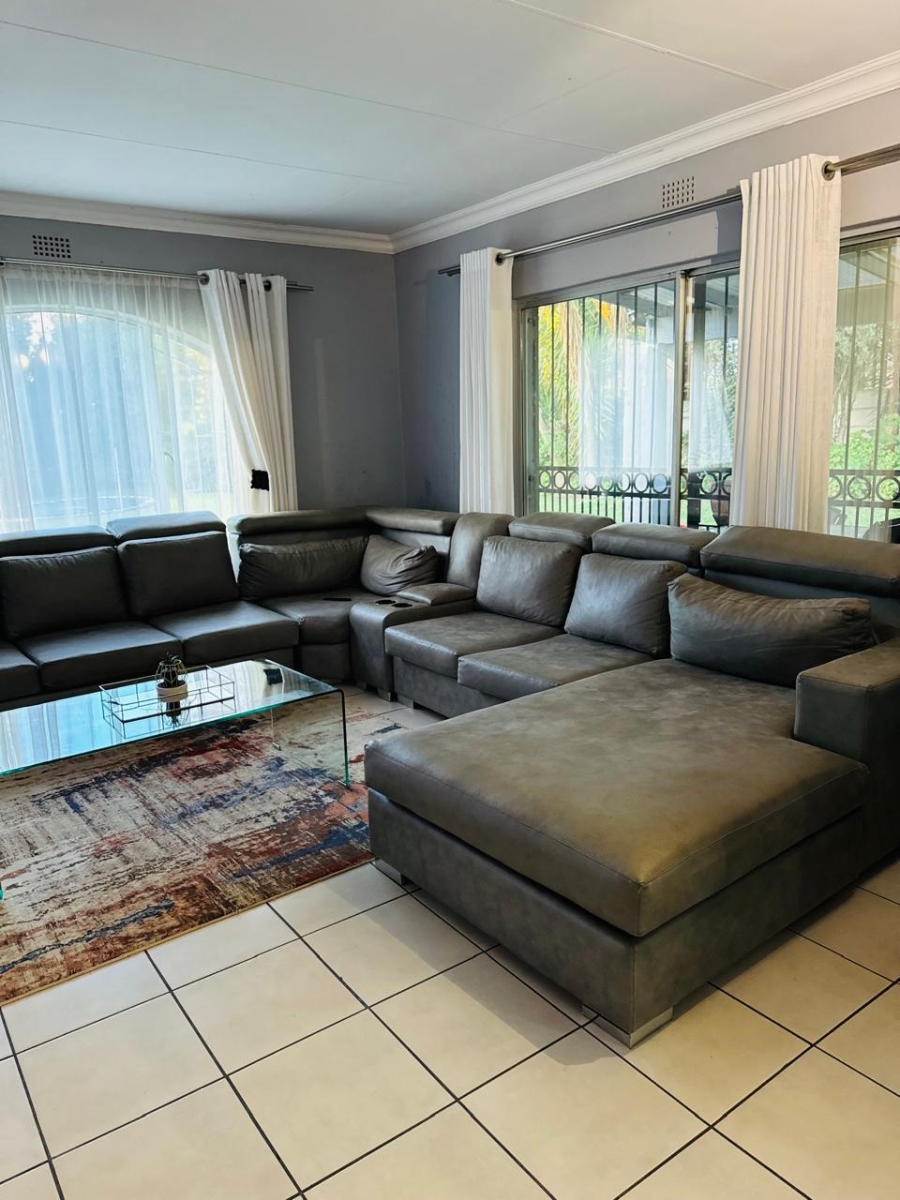 To Let 4 Bedroom Property for Rent in Robinpark Gauteng