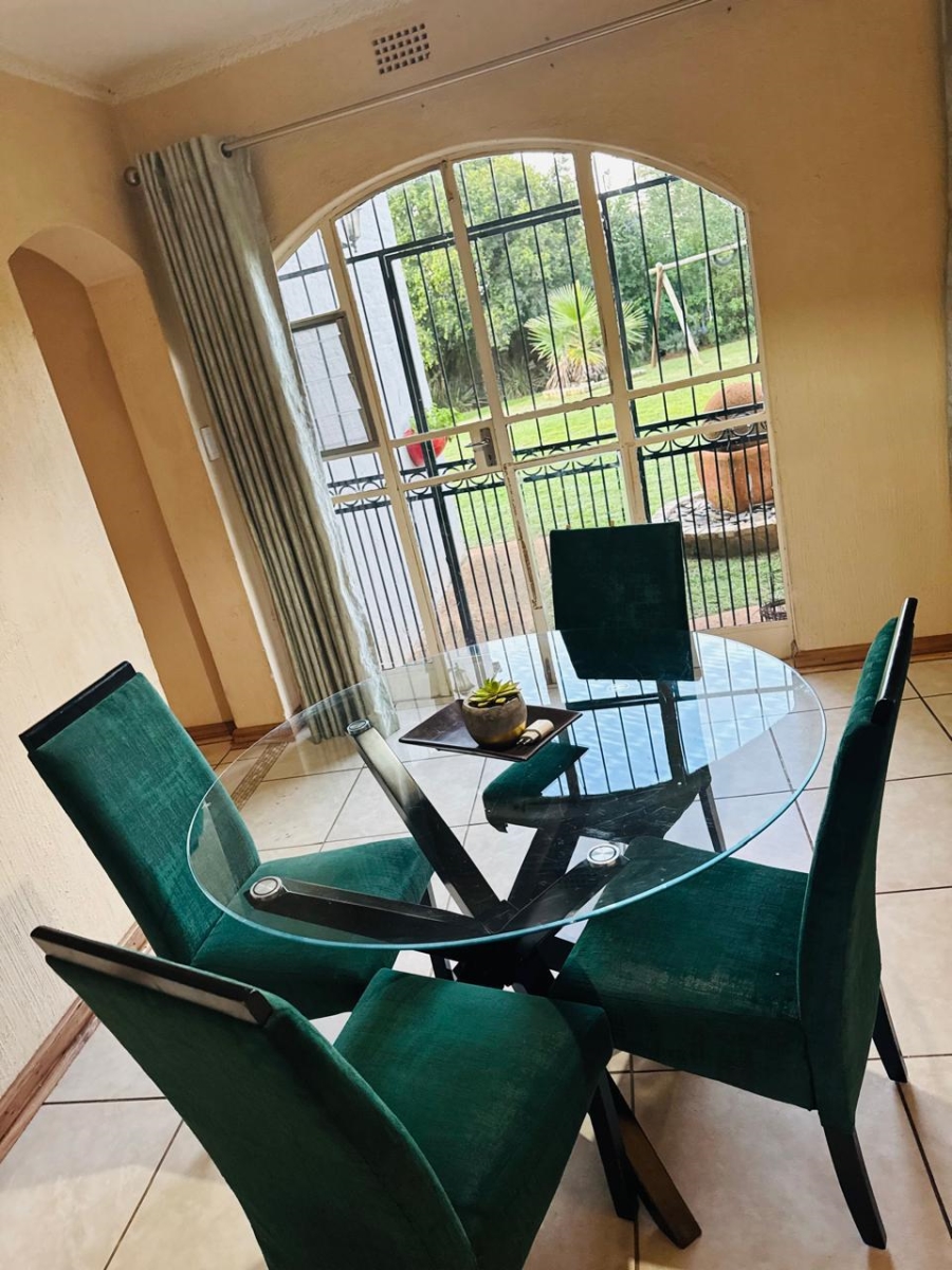 To Let 4 Bedroom Property for Rent in Robinpark Gauteng