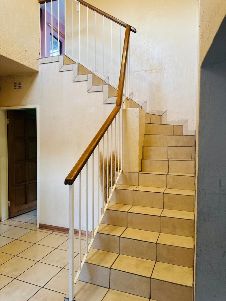 To Let 4 Bedroom Property for Rent in Robinpark Gauteng