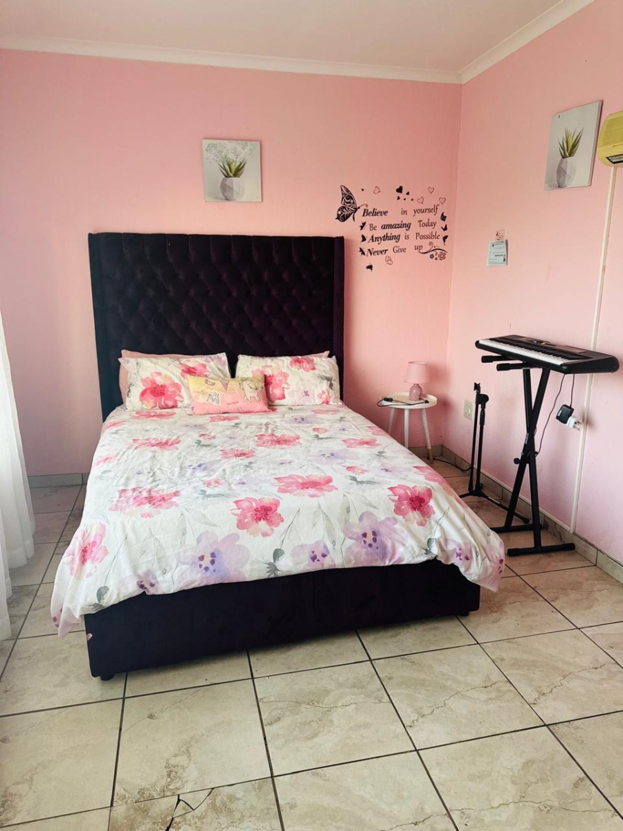 To Let 4 Bedroom Property for Rent in Robinpark Gauteng