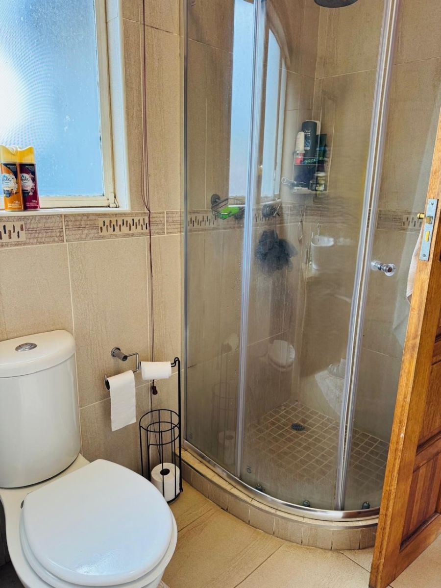 To Let 4 Bedroom Property for Rent in Robinpark Gauteng