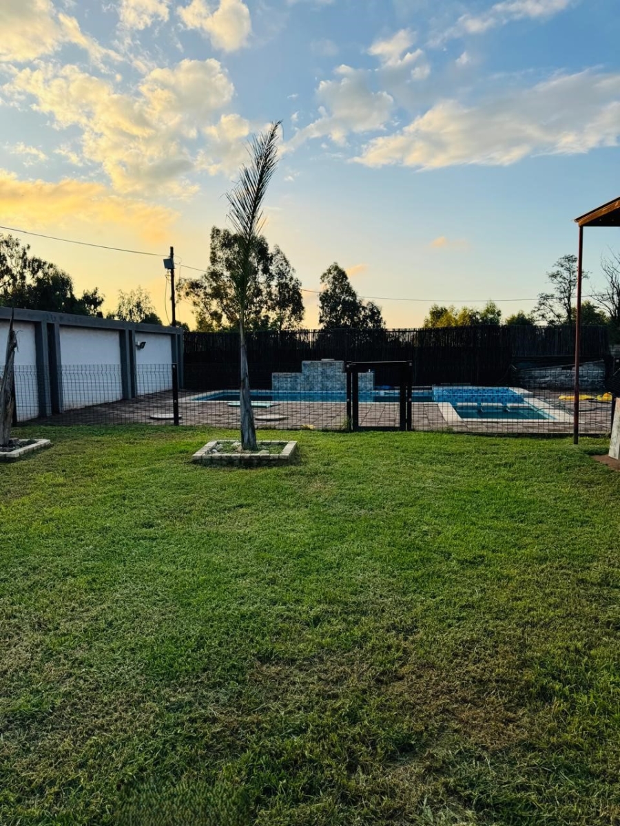 To Let 4 Bedroom Property for Rent in Robinpark Gauteng