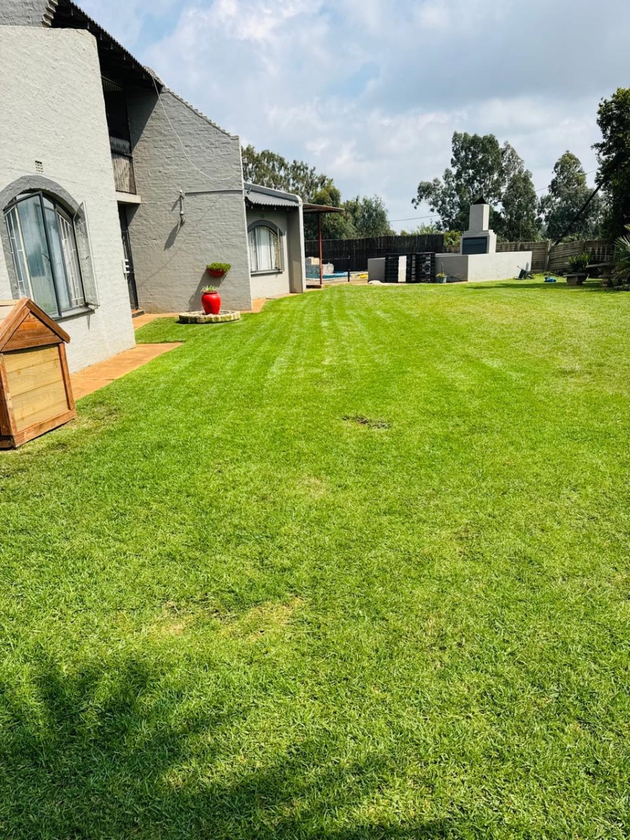 To Let 4 Bedroom Property for Rent in Robinpark Gauteng