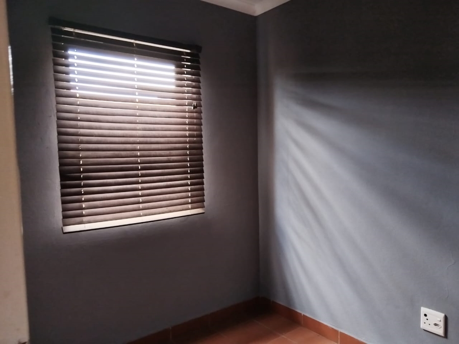 2 Bedroom Property for Sale in Protea Glen Gauteng