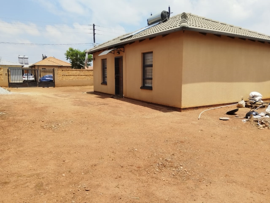 2 Bedroom Property for Sale in Protea Glen Gauteng